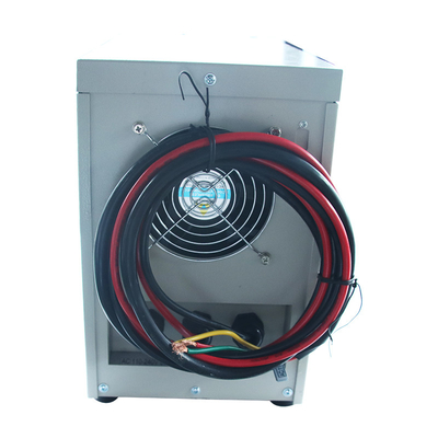 เครื่องชาร์จแบตเตอรี่รถยนต์สำหรับรถยนต์ขนาด 40Ah แบบยั่งยืน 220V 380V สีขาว